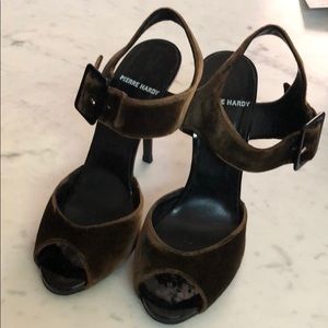 Pierre Hardy velvet heels 391/2